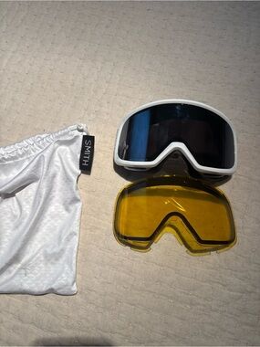 SMITH White Goggles with Yellow Replacement Lens